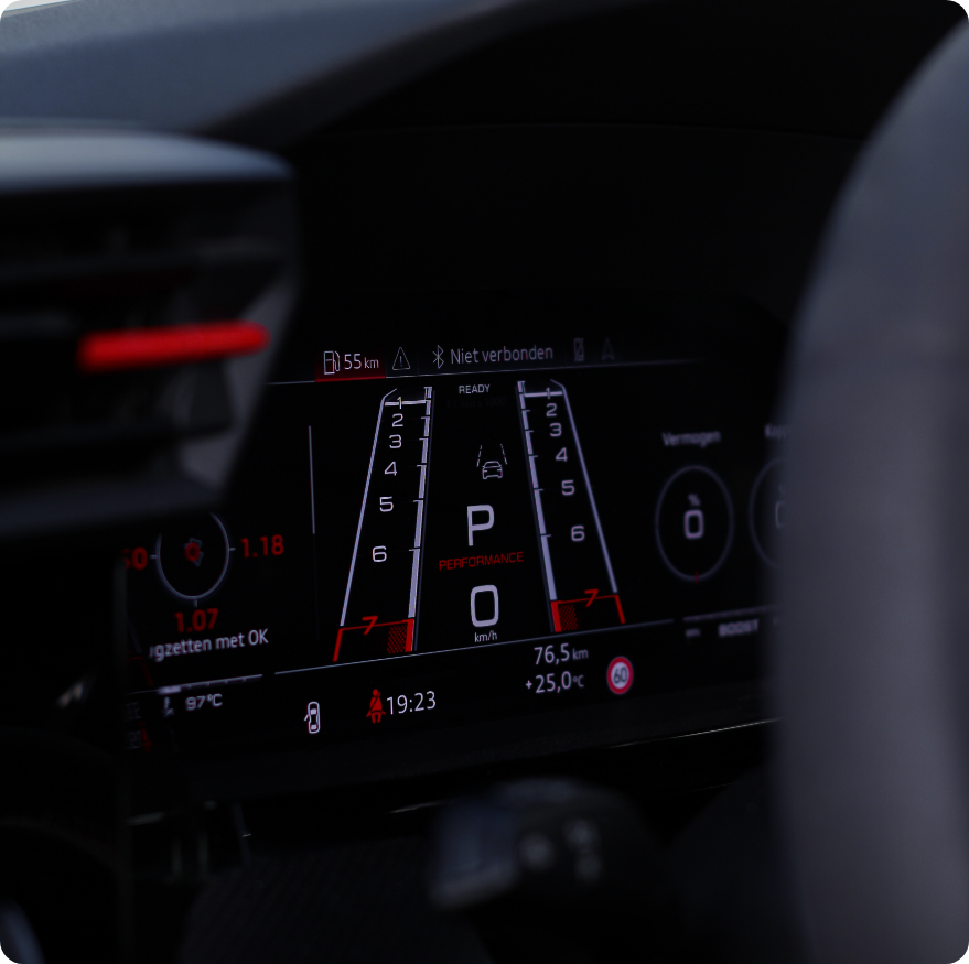 Digitaal instrumentenpaneel van een Audi RS